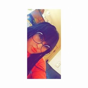 Meet your Posher, Monique